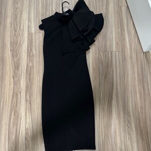 Elegant Black One-Shoulder Ruffle Dress